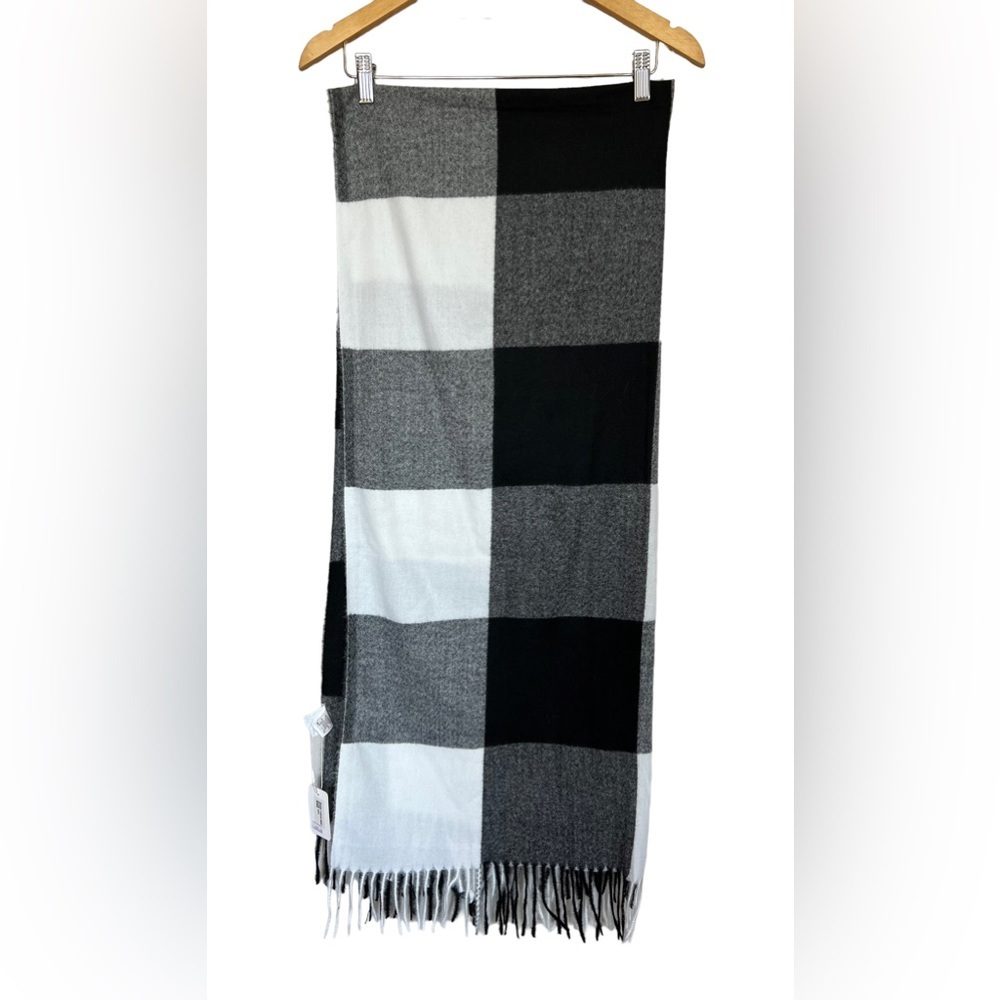 NWT Black & White Plaid Oversized Scarf
